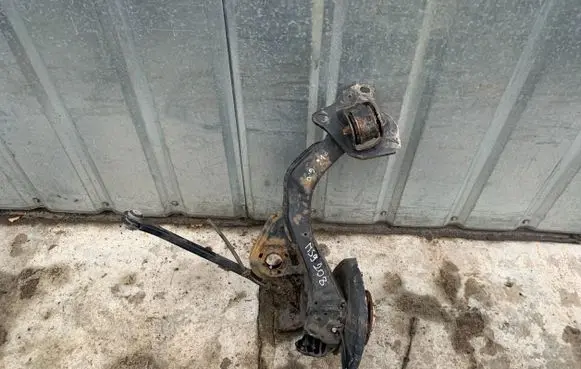 Rear wheel hub