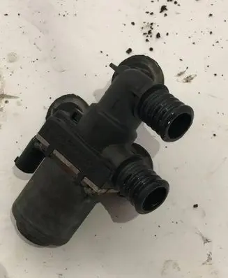 BMW 3 E46 Coolant heater control valve 64118369805 1147412144