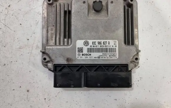 Volkswagen Touran I Engine control unit/module 03C906027R 03C906027F 0261S04621