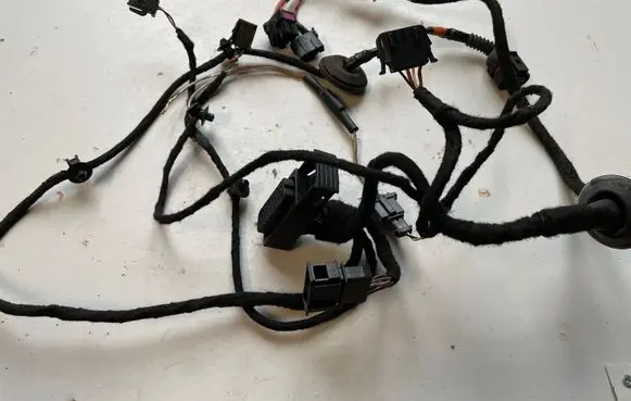 Volkswagen PASSAT B5 Front door wiring loom 3B0121G