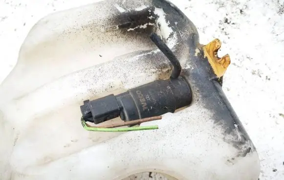 Iveco Daily 30.8 - 9 Windscreen/windshield washer pump 504015670