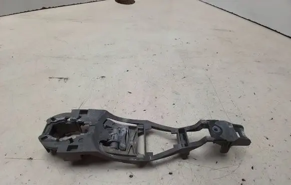 Volkswagen PASSAT B5 Front door exterior handle/bracket 3B0837885