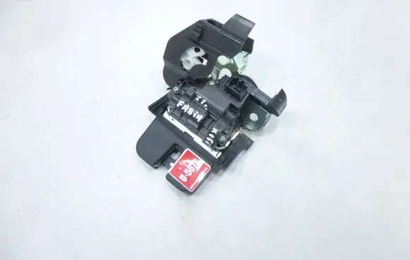 Skoda Fabia Mk4 (6VA) Tailgate/trunk/boot lock/catch/latch 8R0827505A