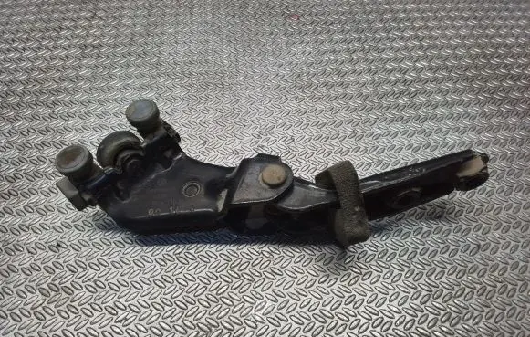 Volkswagen Caddy Sliding door middle roller runner 2K0843336A