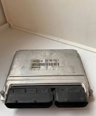 Volkswagen PASSAT B5 Engine control unit/module 8D0906018R 26SA6485 0261206317