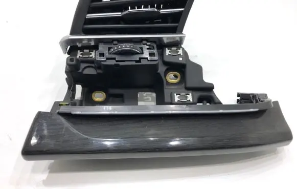 Audi Q8 Rear air vent grill 4M8820901A