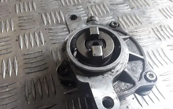 Renault Laguna II Vacuum pump 8200102535