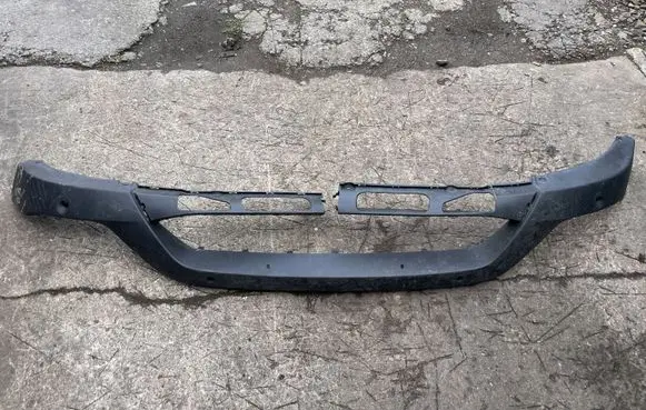Front bumper lip