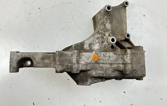 Volkswagen II LT Generator/alternator bracket 074145169