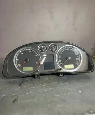 Volkswagen PASSAT B5 Speedometer (instrument cluster) 3B0920826A 030701225111 VWZ7Z0A3914413