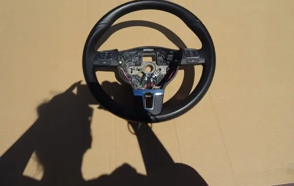 Volkswagen Touran III Steering wheel