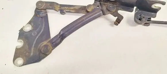Volkswagen Golf Plus Engine bonnet/hood hinges 5M0823301
