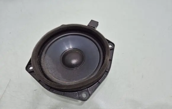 Mitsubishi Pajero Front door speaker 8720A054