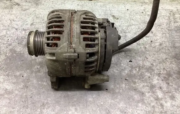 Volkswagen PASSAT B5.5 Generator/alternator 06F903023F