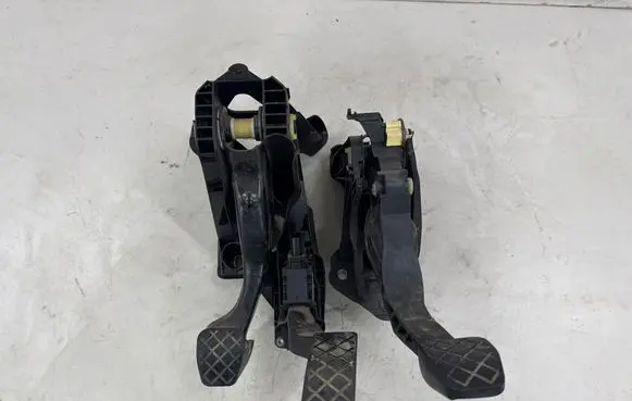 Volkswagen Golf VII Pedal assembly 5q1721058am 5Q1723503F 5q1721059cp