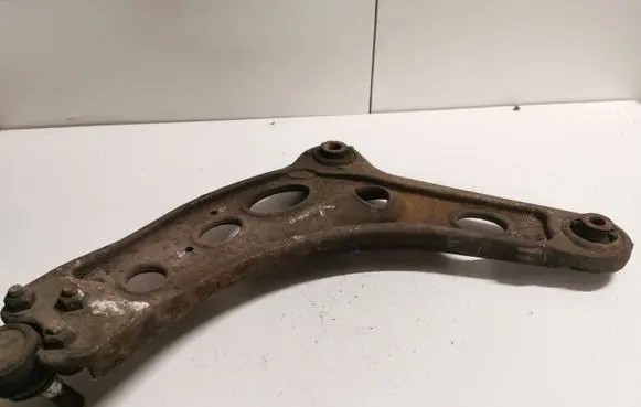 Opel Vivaro Front lower control arm/wishbone 93853465