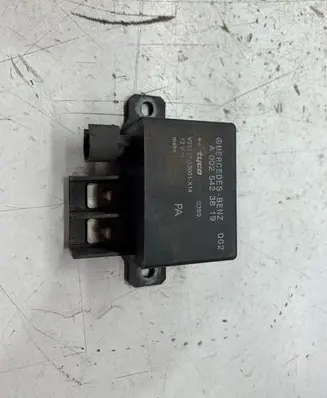 Mercedes-Benz E W211 Charging relay A0025423819