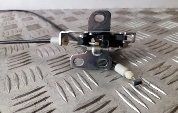 Loading door lock