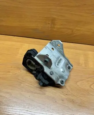 BMW 5 F10 F11 Radiator mount bracket 7186514 7207152 7211162