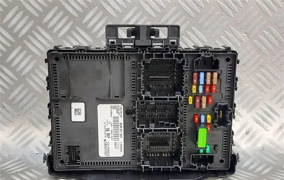 Ford Kuga III Fuse module LX6T15604BCF