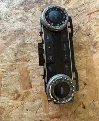 Mercedes-Benz C AMG W204 Climate control unit 2049002103 HW2109