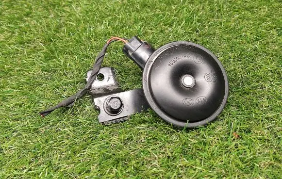 Hyundai Santa Fe Horn signal 966302W000