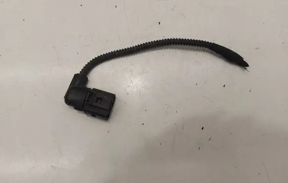 Volkswagen Touran II Fuel injector wires 1C0971921A
