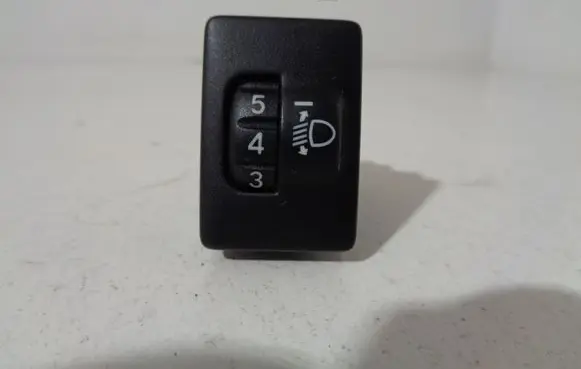 Toyota Avensis T270 Headlight level height control switch 8415202040