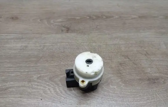 Volvo V70 Ignition lock contact 8645228