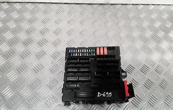 Opel Signum Fuse module 13189928