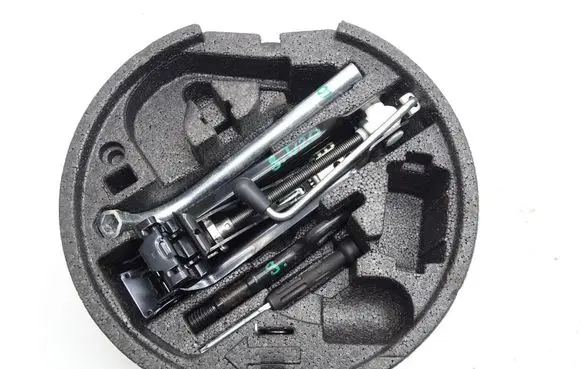 Skoda Octavia Mk2 (1Z) Tool set 1Z0012115B