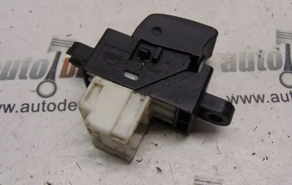 Nissan Almera Tino Electric window control switch