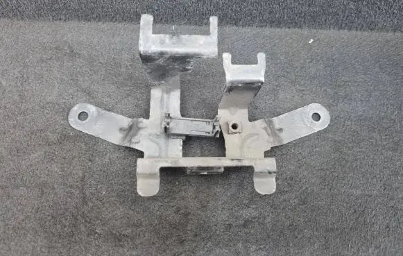 Audi A8 S8 D4 4H Horn signal holder/bracket 4H0951229