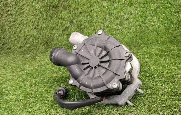 Volkswagen Jetta VI Secondary air pump 5C0906618