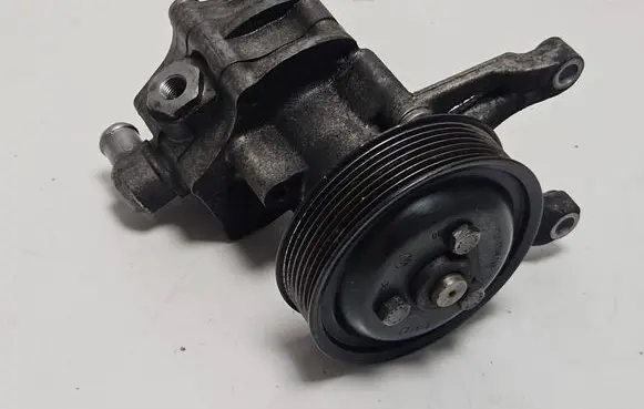 BMW 5 E60 E61 Power steering pump 6776834 21K09 LH2114167