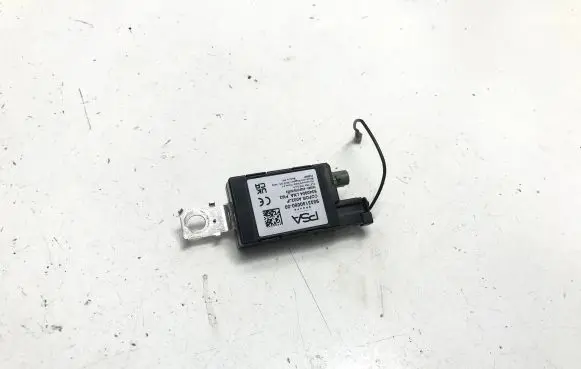 Peugeot 408 P54 Aerial antenna amplifier 9833140080