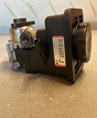 BMW 3 E46 Power steering pump 6757465 97900517
