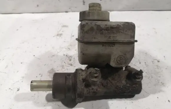 Volkswagen PASSAT B3 Master brake cylinder 357611307
