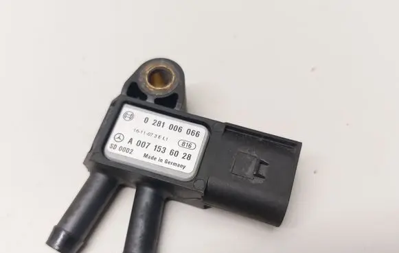 Mercedes-Benz CLA C117 X117 W117 Exhaust gas pressure sensor 0281006066 A0071536028