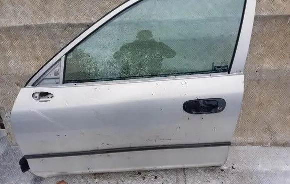 Mitsubishi Carisma Front door