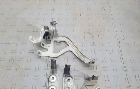 BMW 5 F10 F11 Fender mounting bracket 