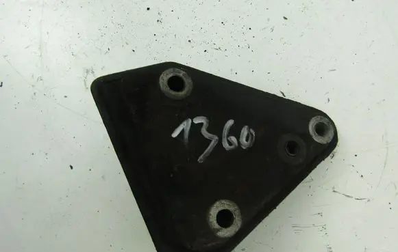 Opel Vectra A Engine mounting bracket 