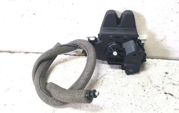 Mercedes-Benz C W204 Loading door lock A2047500185
