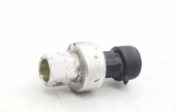 Chevrolet Cruze II Air conditioning (A/C) pressure sensor 13587668