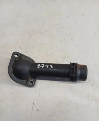 Volkswagen PASSAT B5.5 Engine coolant pipe/hose 038121121B 06B121121