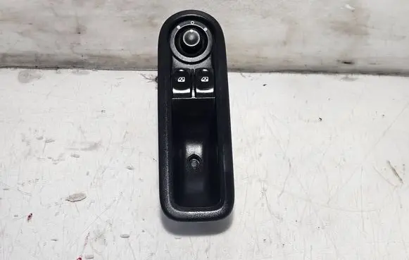 Renault Clio III Electric window control switch 8200356515