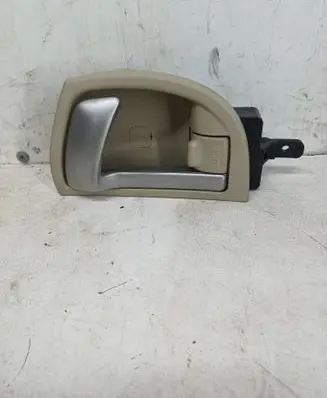 Hyundai Santa Fe Front door interior handle C60688J9S4