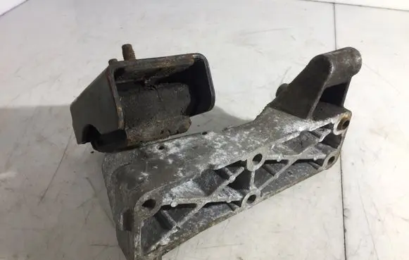 Iveco Daily 45 - 49.10 Engine mounting bracket 504050582