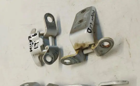 Toyota Hilux (AN120, AN130) Rear door lower hinge