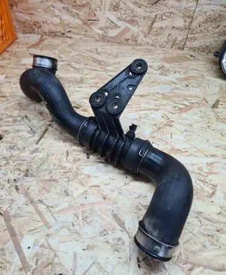 Mercedes-Benz C W203 Intercooler hose/pipe A2035200295